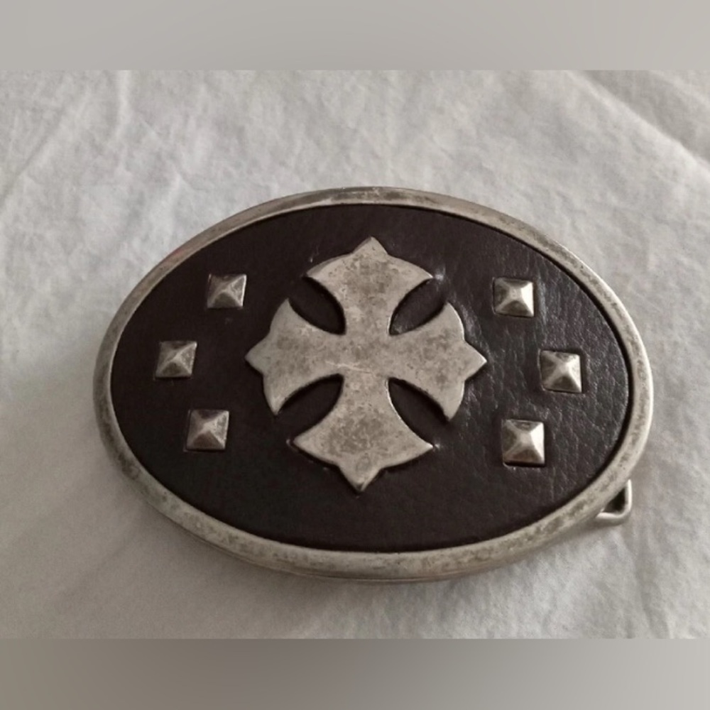 Oval Belt Buckle with Cross Design